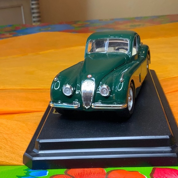 Jaguar XK 120 coupe - Picture 5 of 6